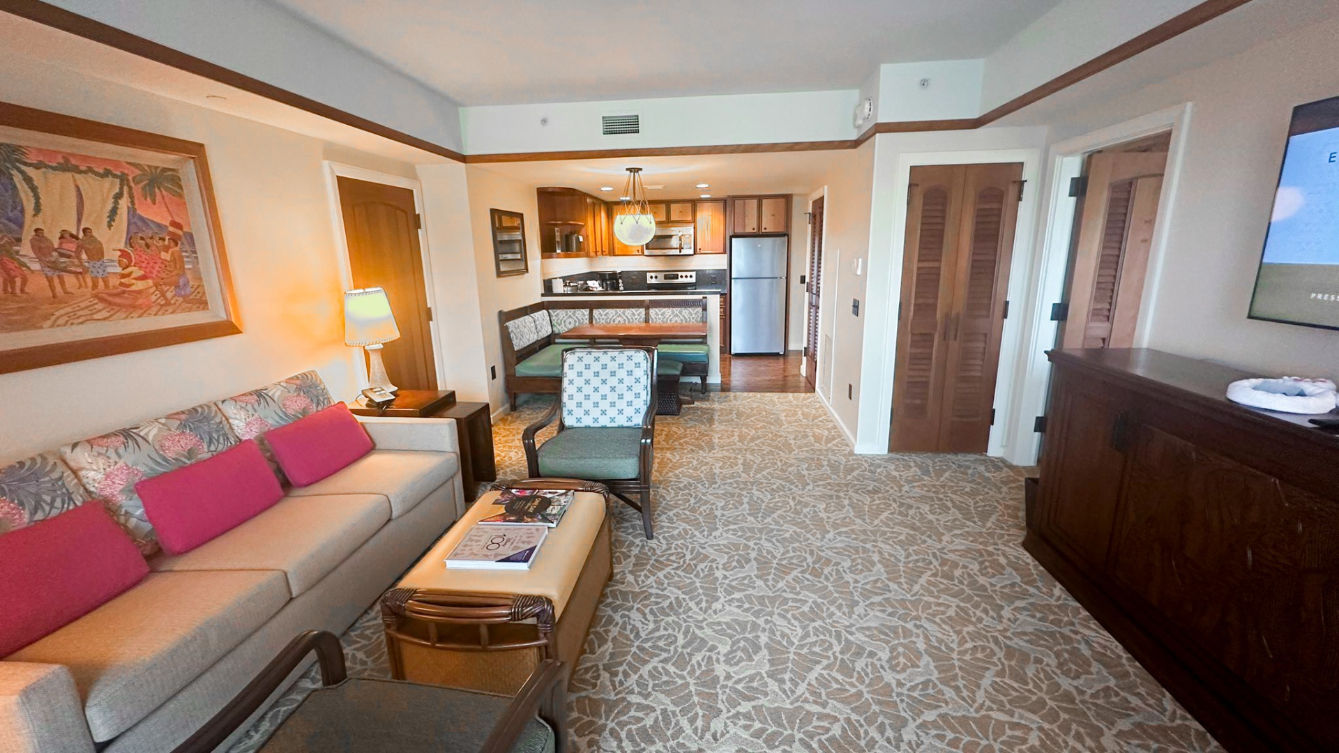Aulani 1 Bedroom Garden Villa living, dining and full kitchen