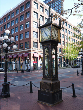 Gastown steam clock on the brick plaza
