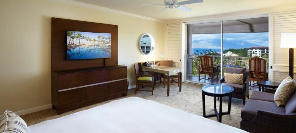 grand wailea napua-club-room-king-balcony-couc