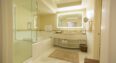 grand Wailea uest-modern-bath-room-tub-shower