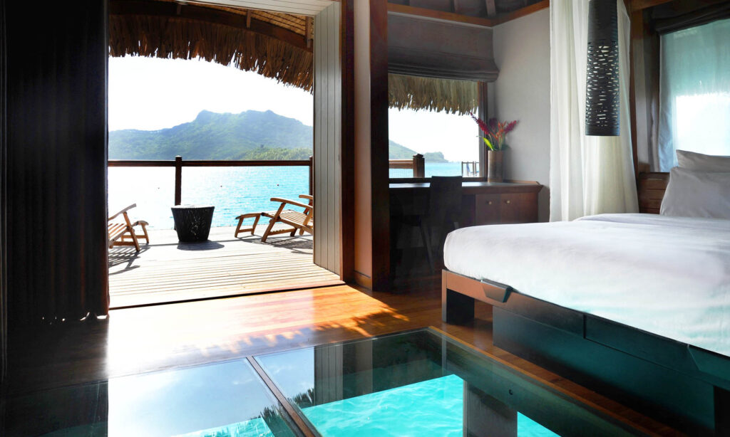 Overwater-Bungalow-Le-Meridien-Bora-Bora-2000x1200 (7)_29706