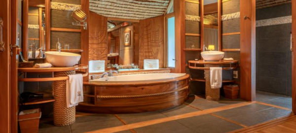 Tahaa Bora Bora Overwater bathtub