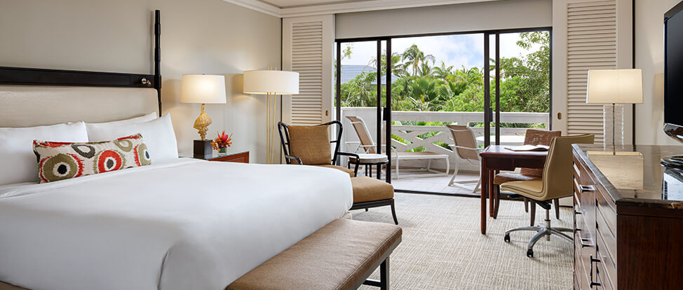Fairmont Orchid Partial Ocean View king bedroom