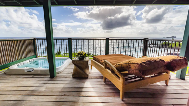 Hana Maui Oceanfront jacuzzi