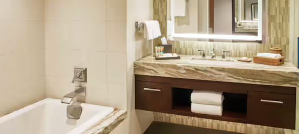 ali tower oceanfront full bathroom