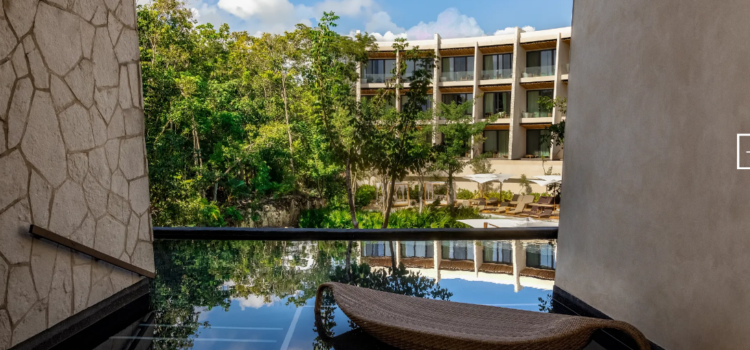 Secrets Jy Swimout Tulum