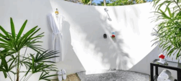 LomaniFiji VIlla outside shower