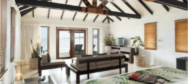 Lomani Beacfront Lroom