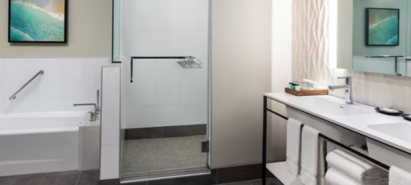 Deluxe Ocean Front, 1 Bedroom Larger Suite, bathroom