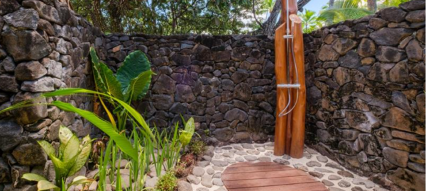 la tahaa BEach Pool VIlla rain shower-1