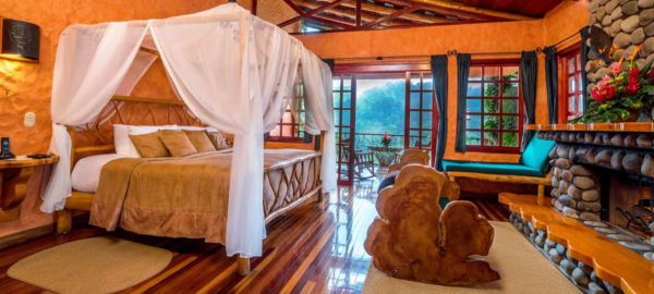 peace lodge Deluxe Guest Room King Size Bed
