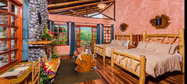 peace lodge Deluxe Guest Room Queen Size Bed