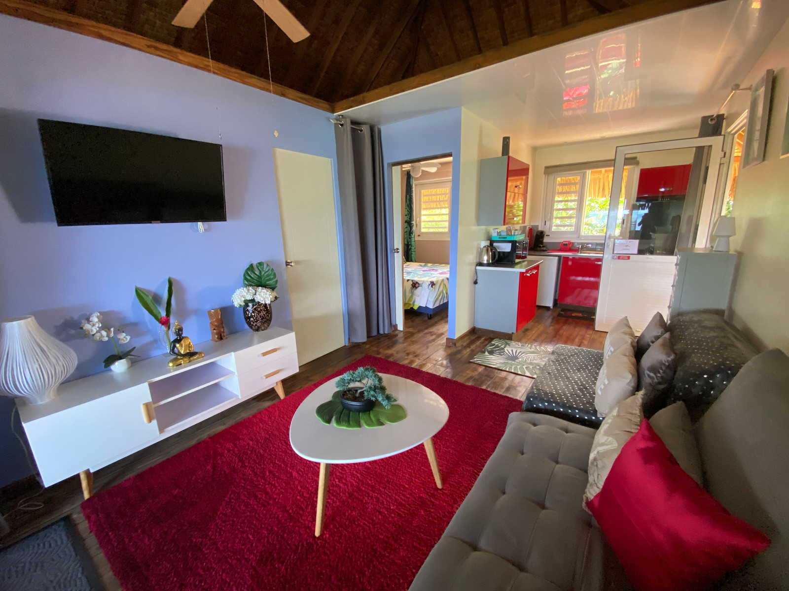 Fare Oaoa Haapiti Beachfront Bungalow living area and kitchenette