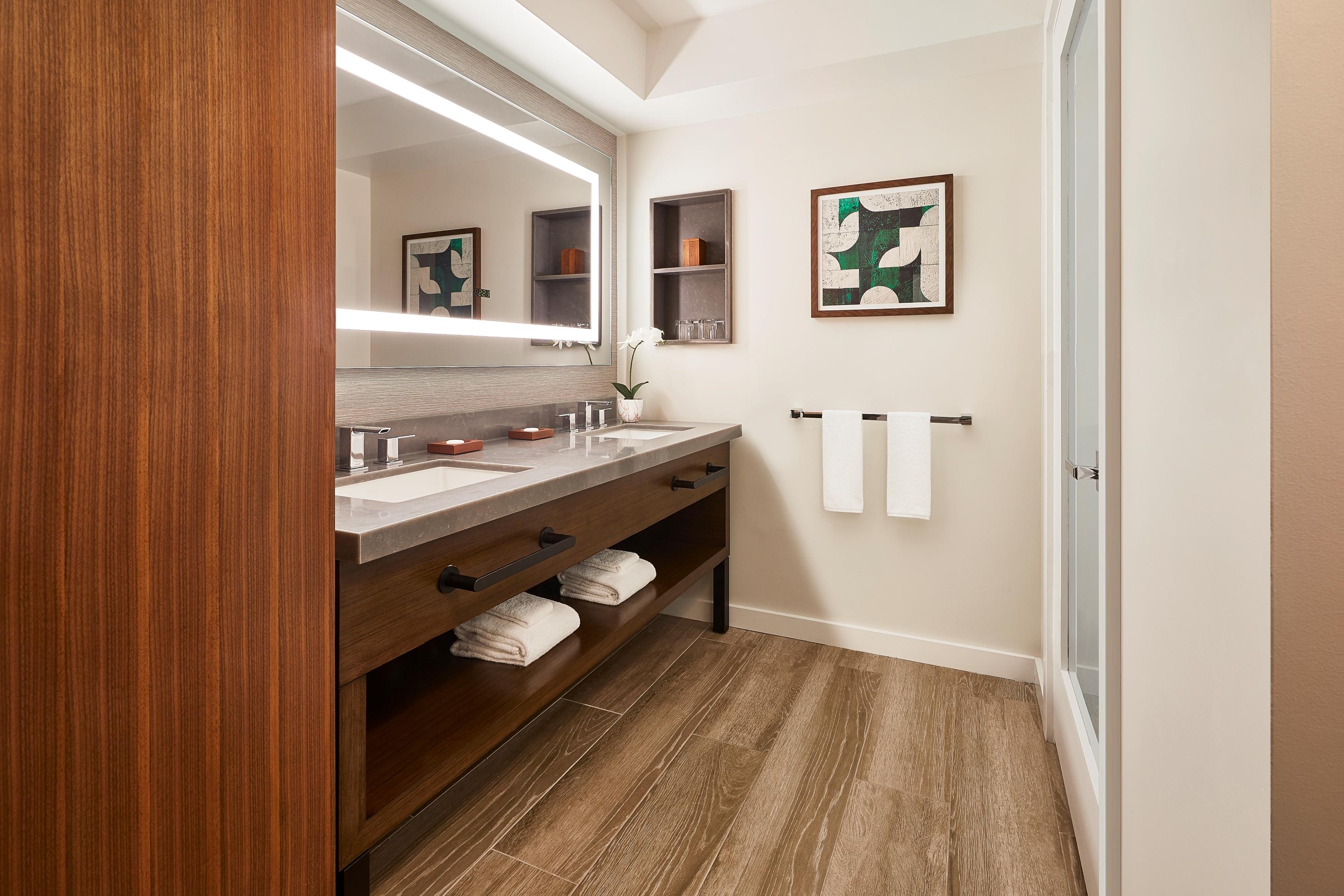 Hyatt Regency Maui Club Level guest bathroom