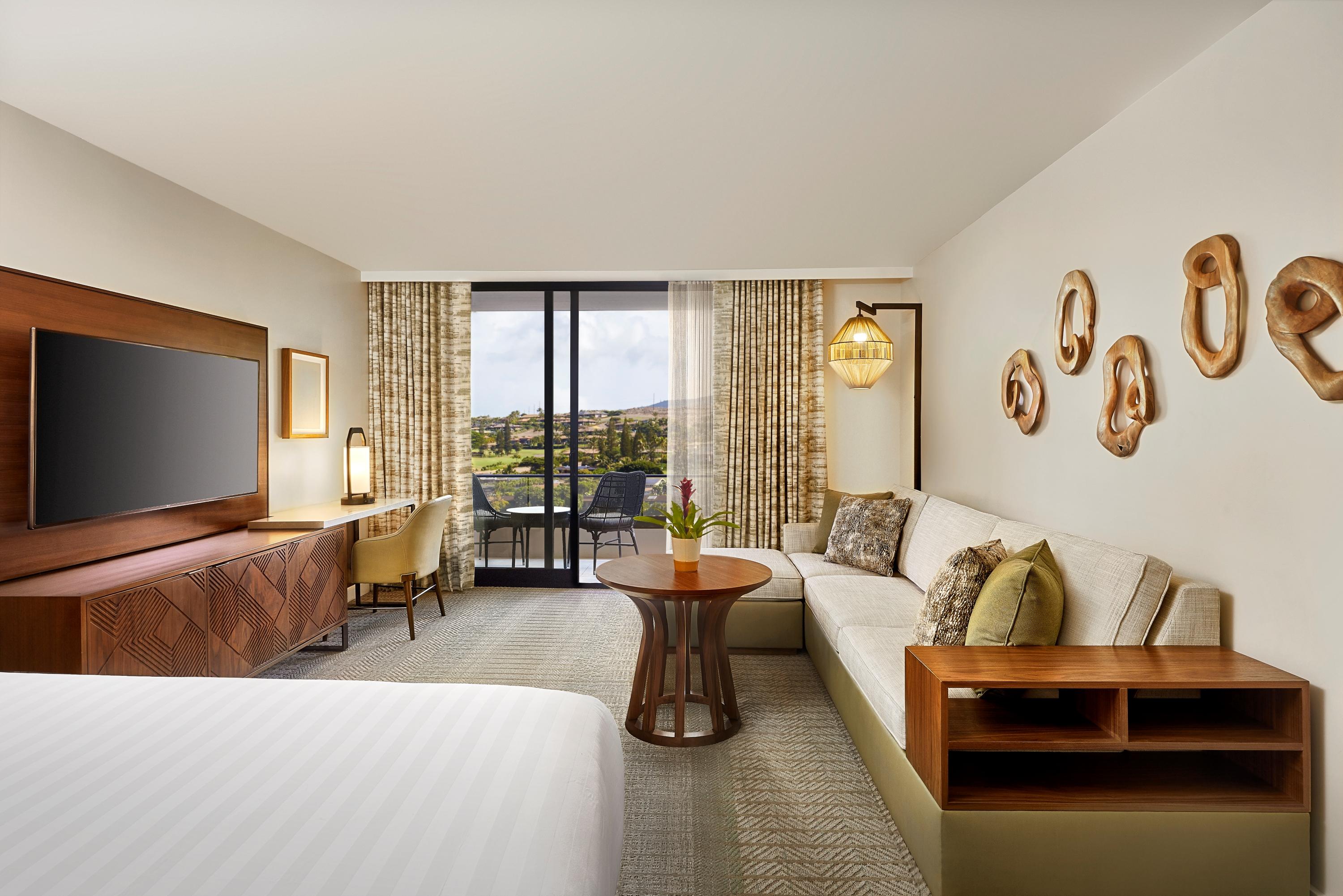 Hyatt Regency Maui Golf / Mountain View king room with lanai