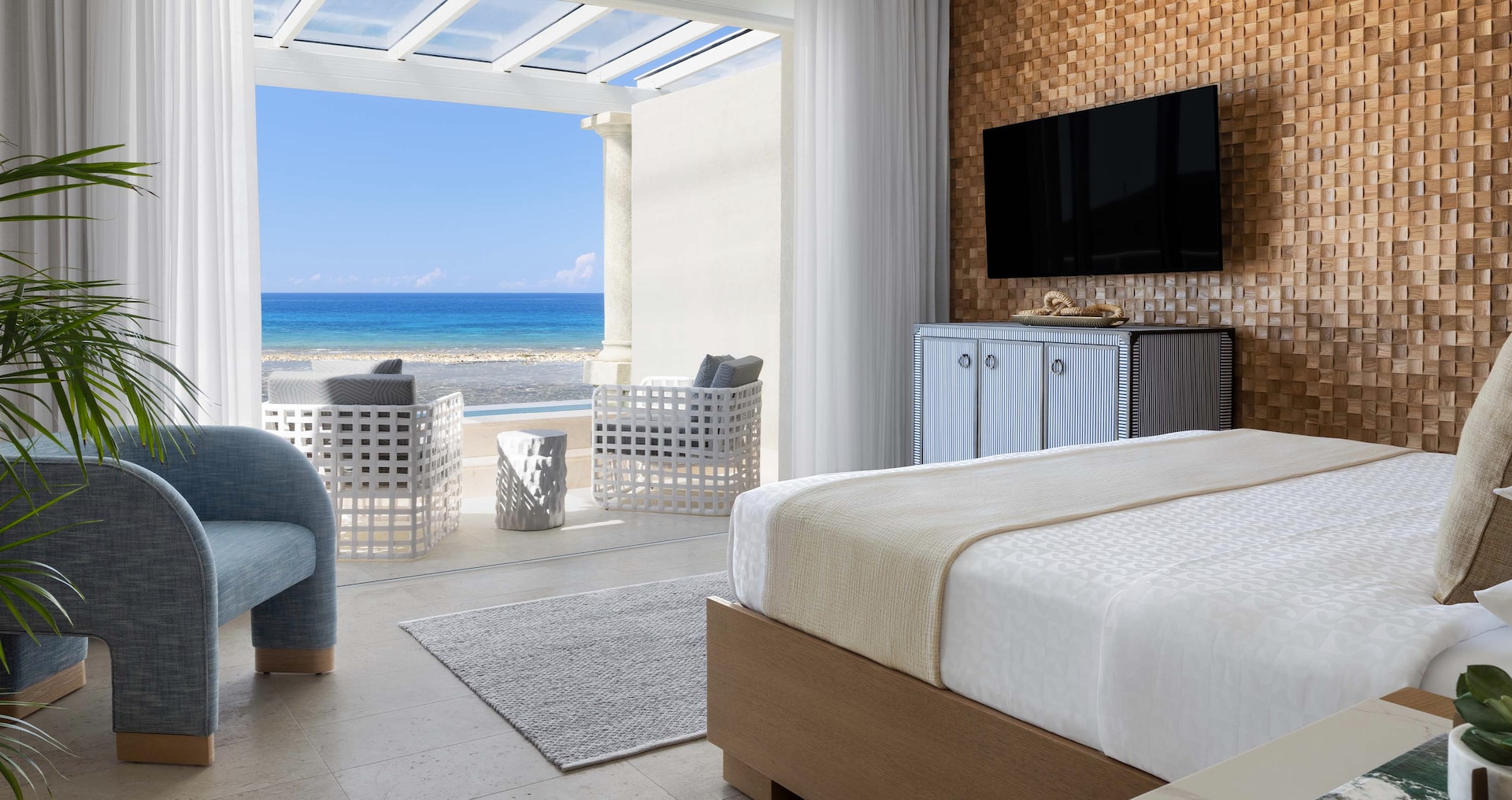 Sandals Caribbean Cay — Beachfront One-Bedroom Skypool Butler Suite w/ Rooftop Terrace