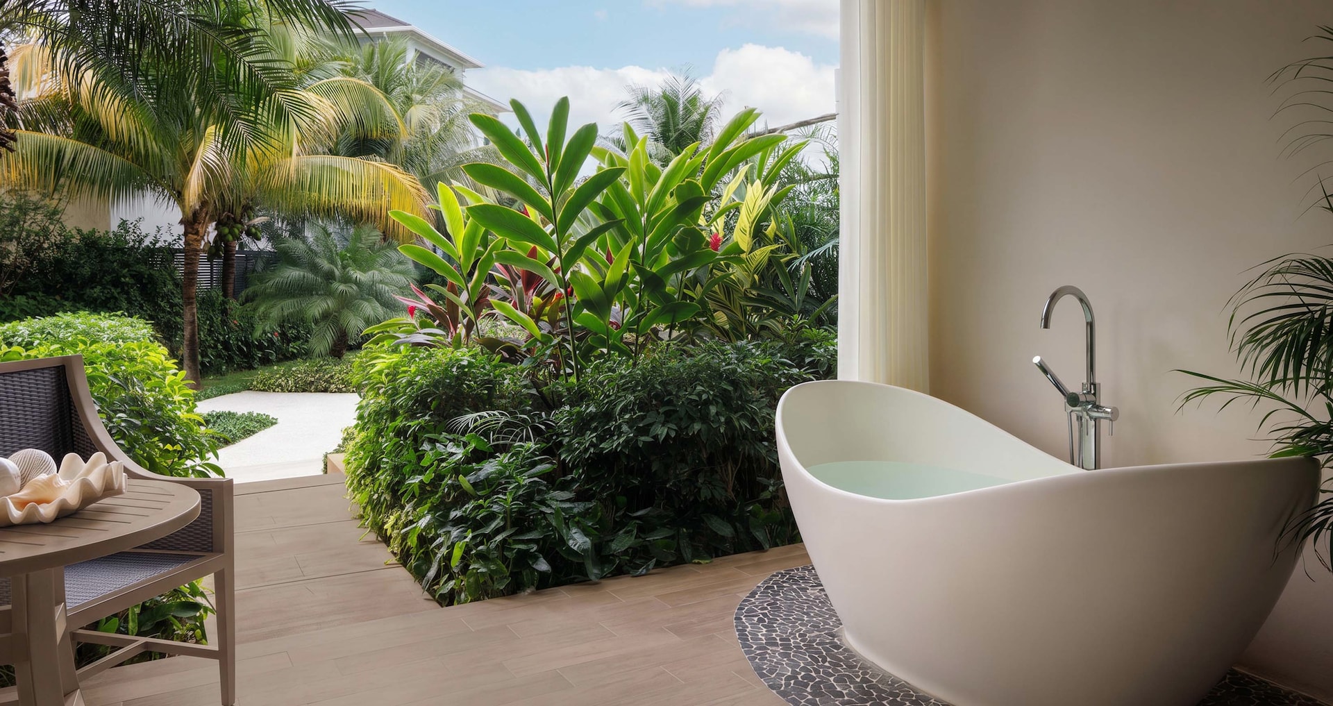 Sandals Caribbean Cay — Romeo & Juliet Walkout Club Suite w/ Patio Tranquility Soaking Tub