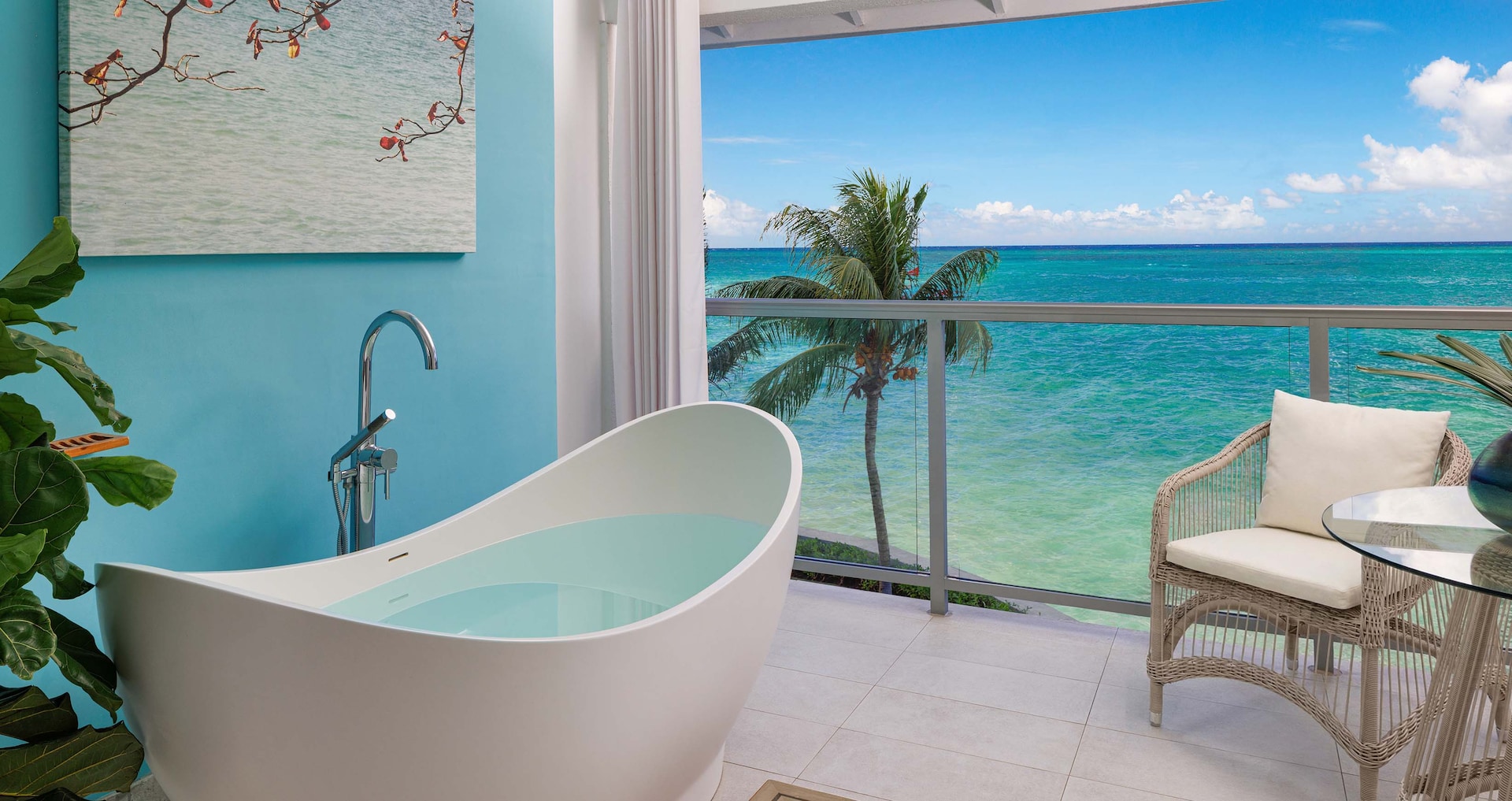 Sandals Montego Bay — Oceanfront Penthouse Club Level Junior Suite w/Balcony Tranquility Soaking Tub