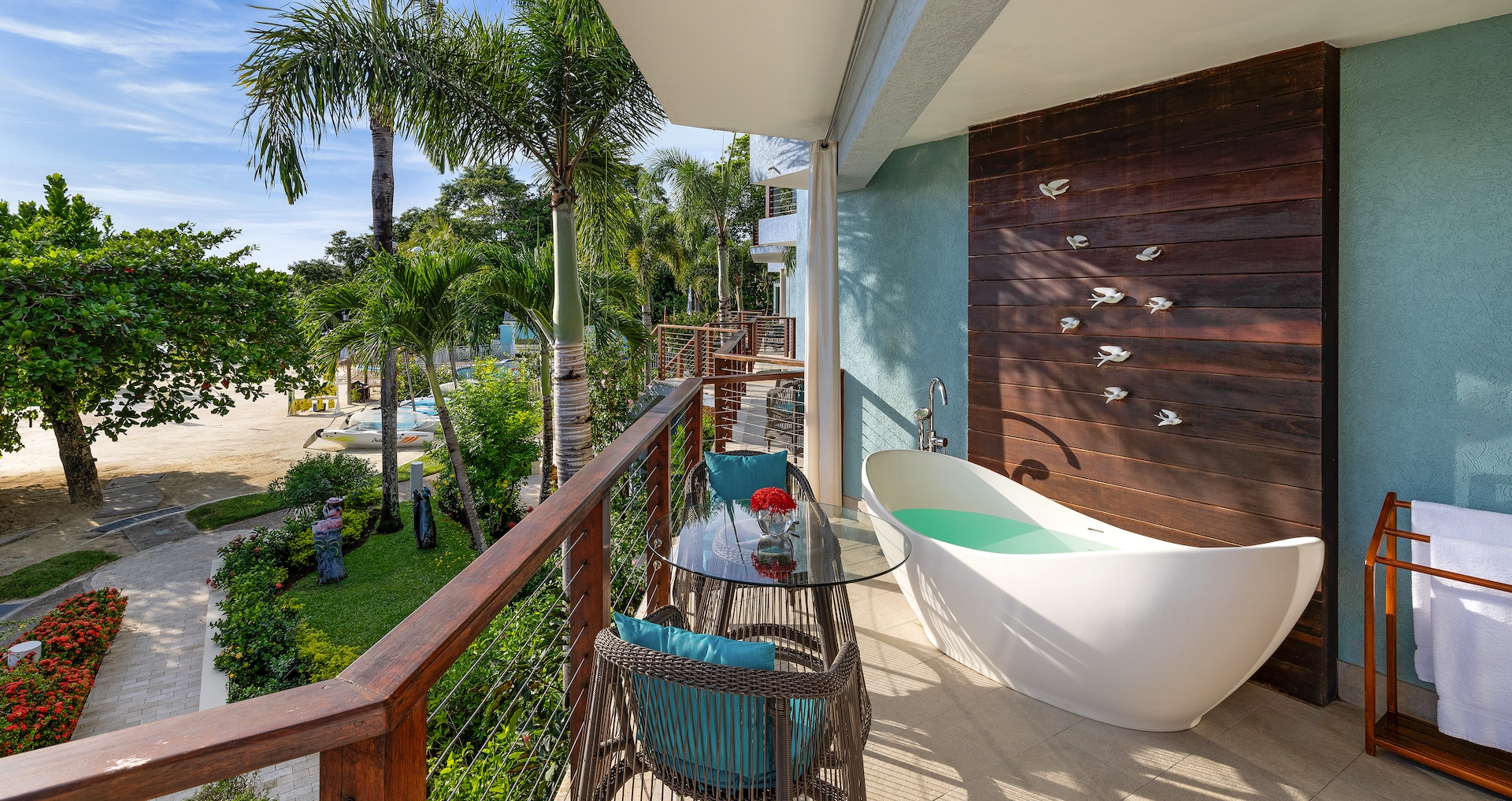 Sandals Negril — Longshore Beachfront Grande Luxe Club Level Room w/ Balcony Tranquility Soaking Tub