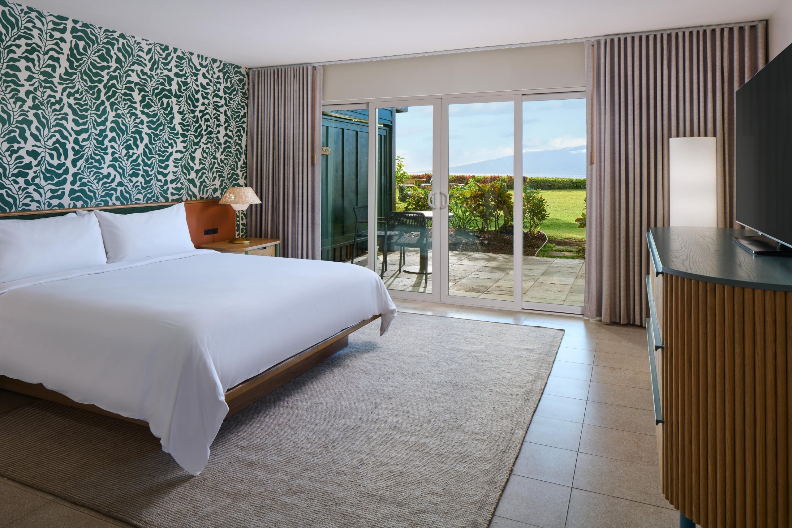Royal Lahaina Bungalow Oceanfront King — photo 1