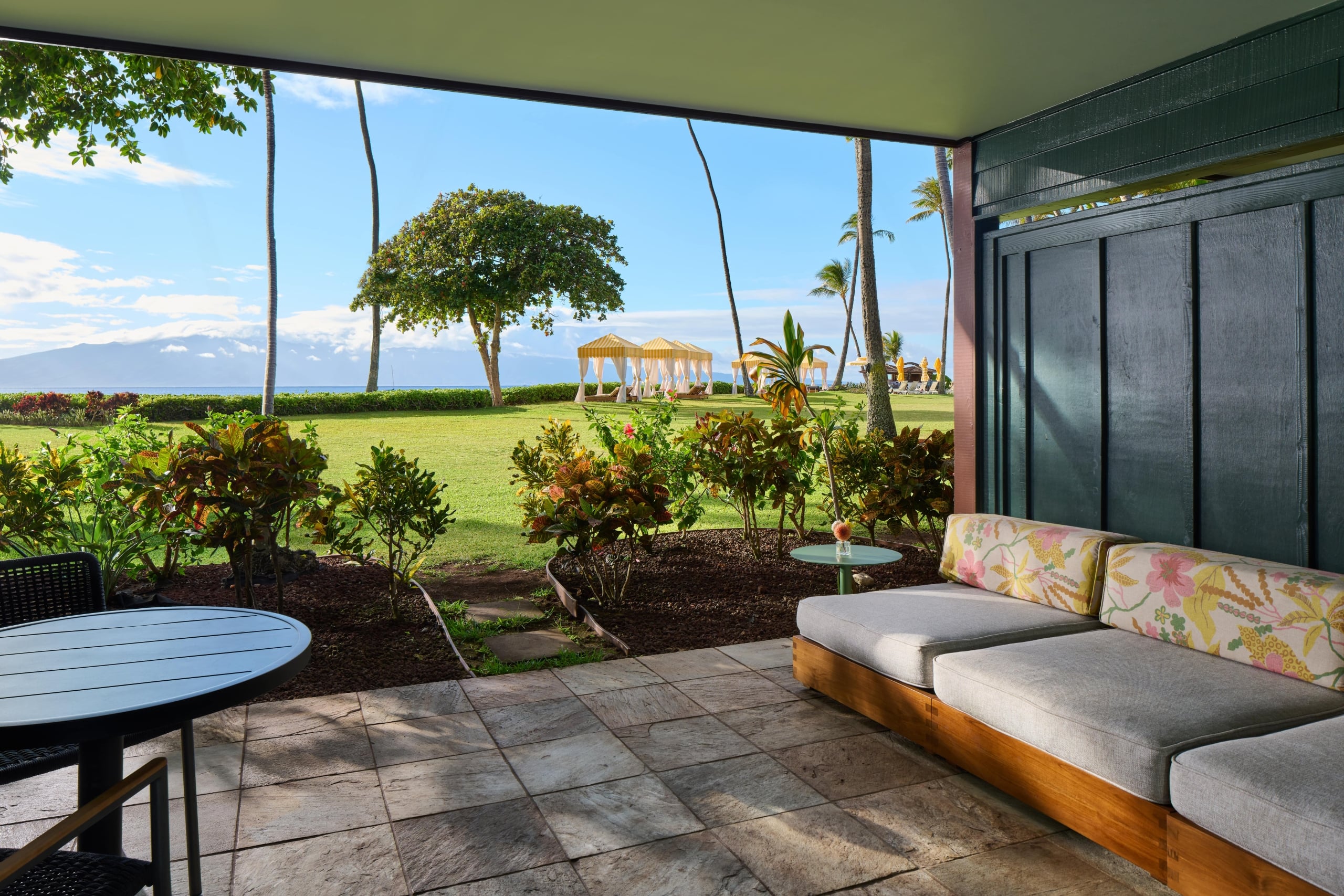 Royal Lahaina Bungalow Oceanfront King — photo 2