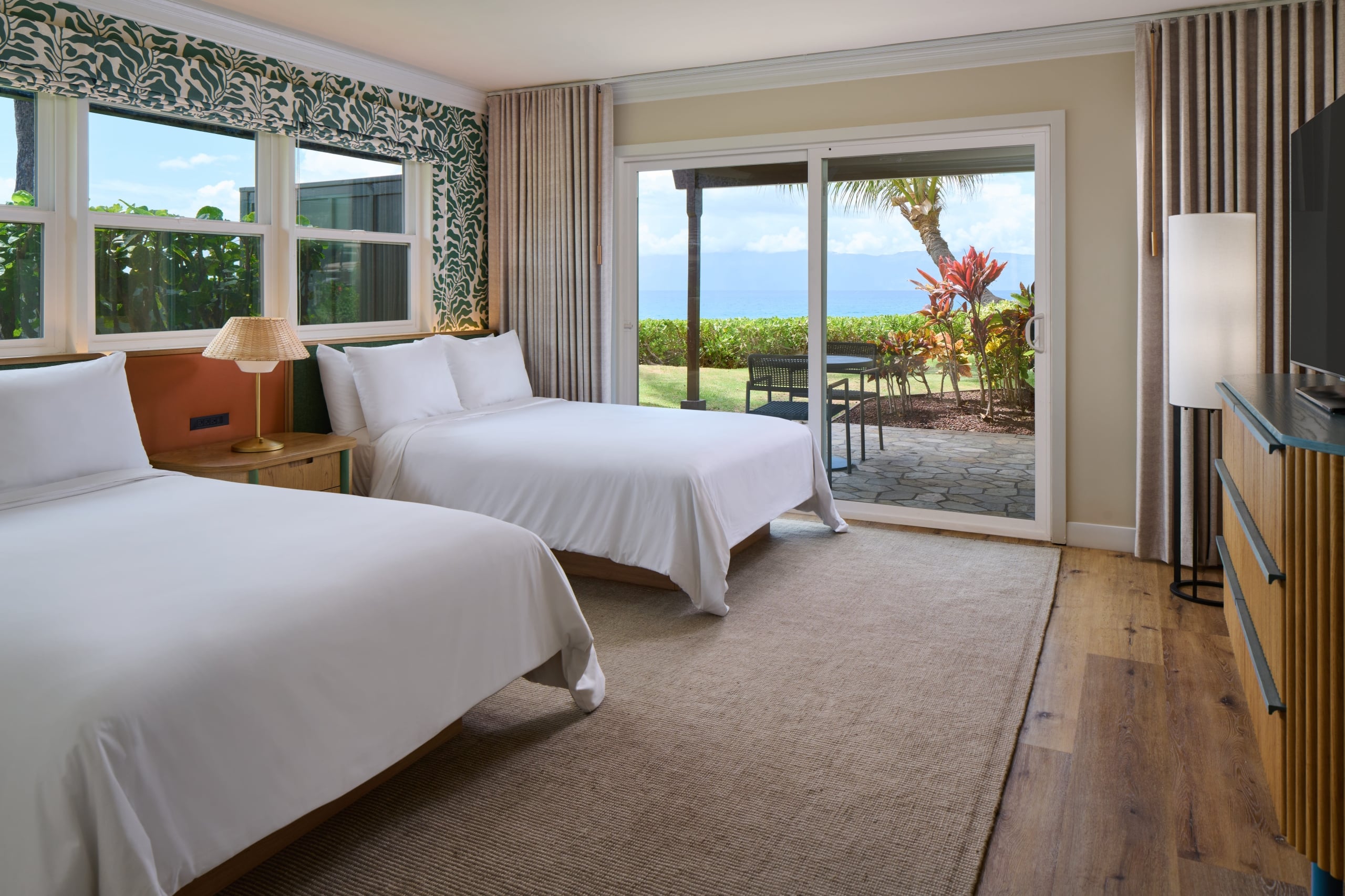 Royal Lahaina Bungalow Oceanfront Doubles — photo 1