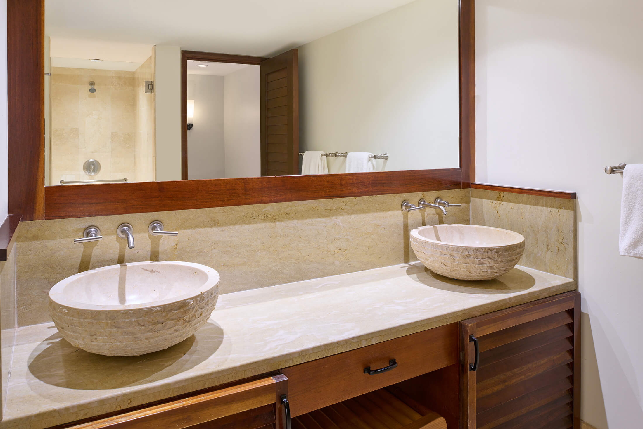 Royal Lahaina Oceanfront 1BR Suite — photo 2