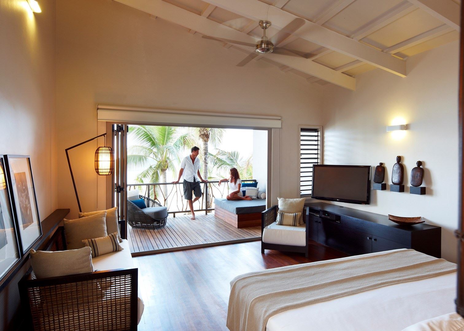 Tadrai Island Resort villa bedroom