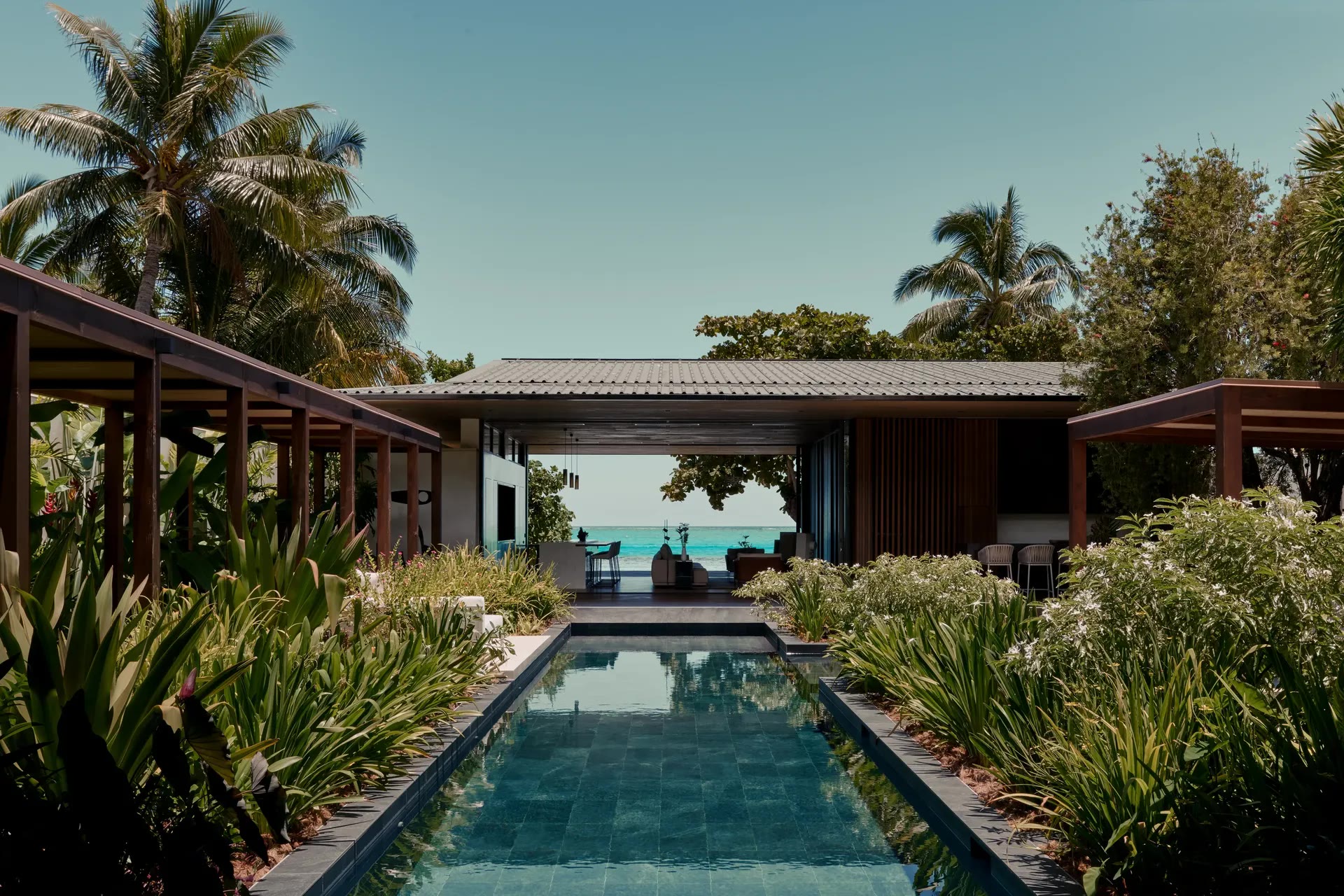 Villa Oro Paraoa Moorea private beach and lagoon access