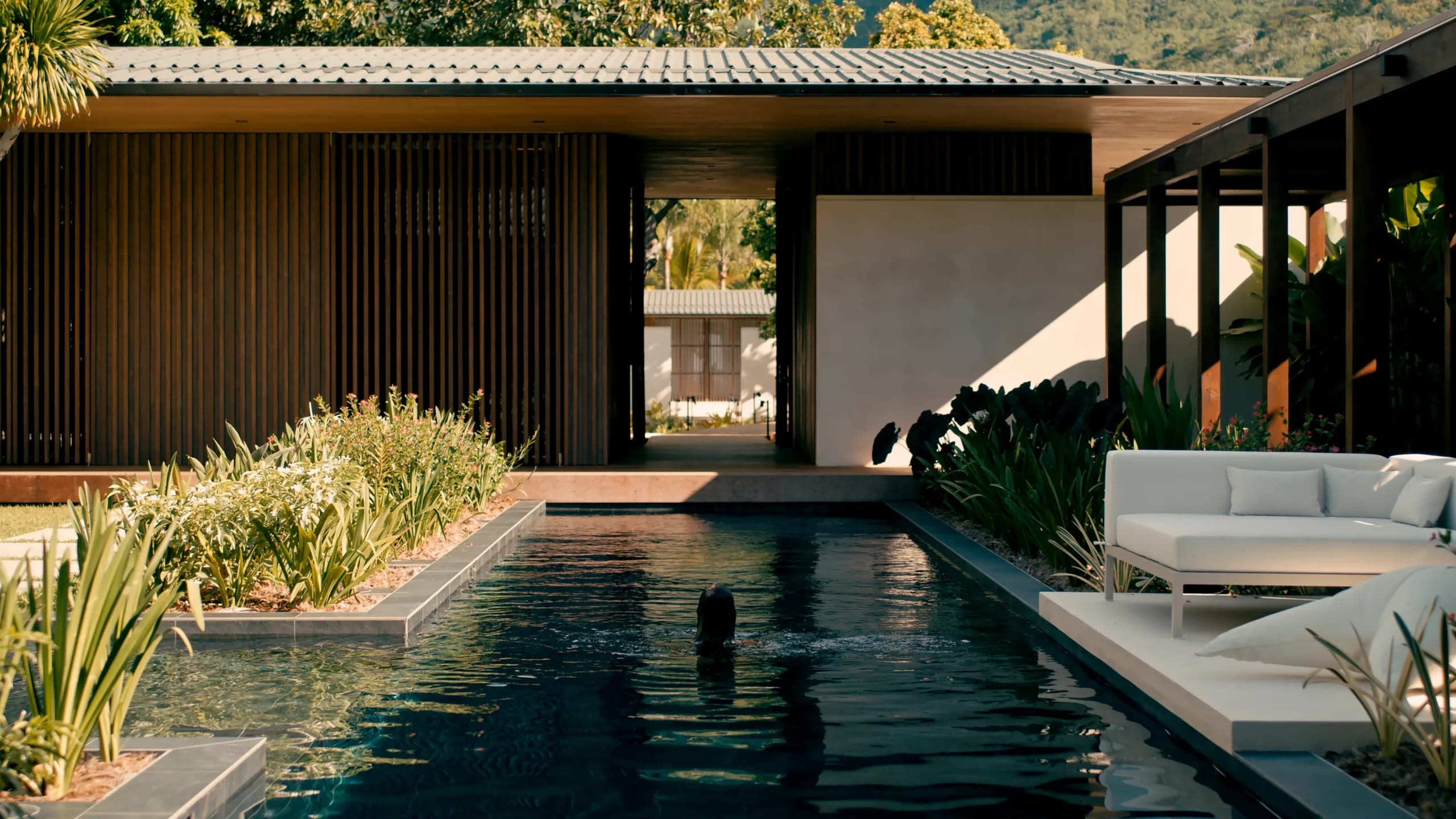 Villa Oro Paraoa Moorea teak sundeck and outdoor living