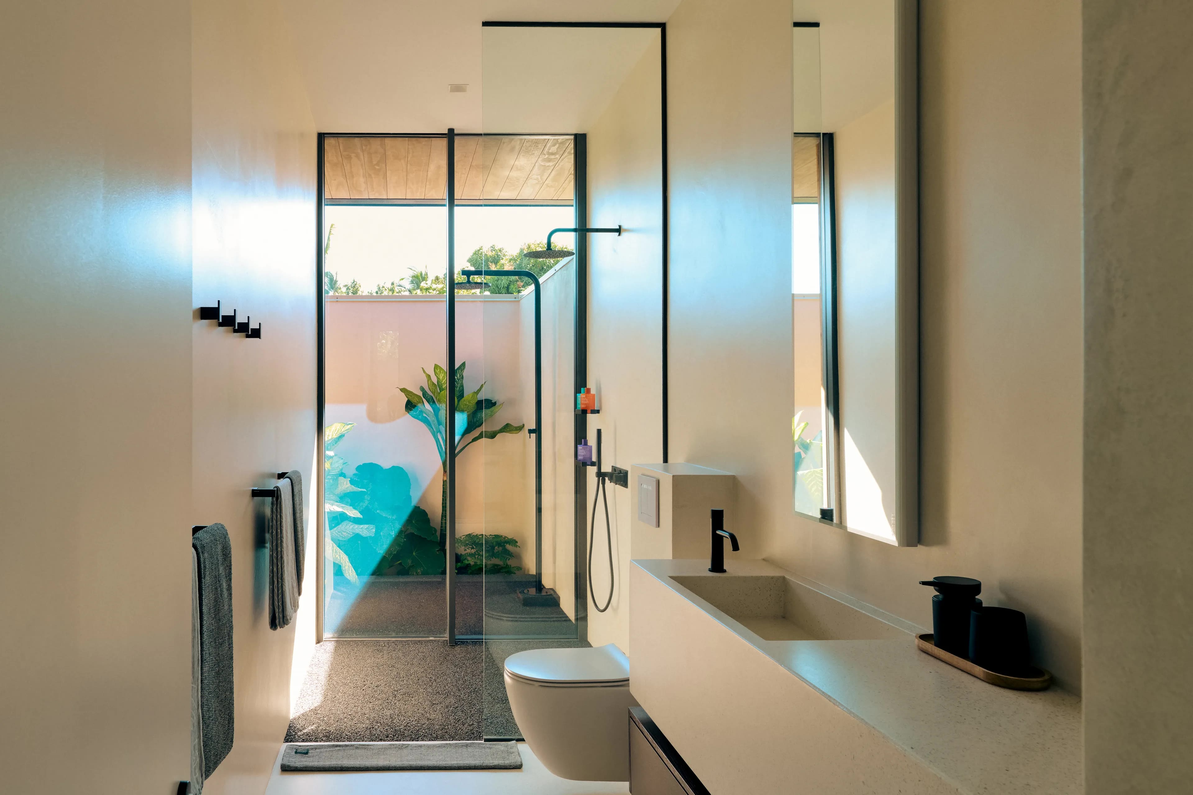 Villa Oro Paraoa Garden Villa ensuite bedroom interior