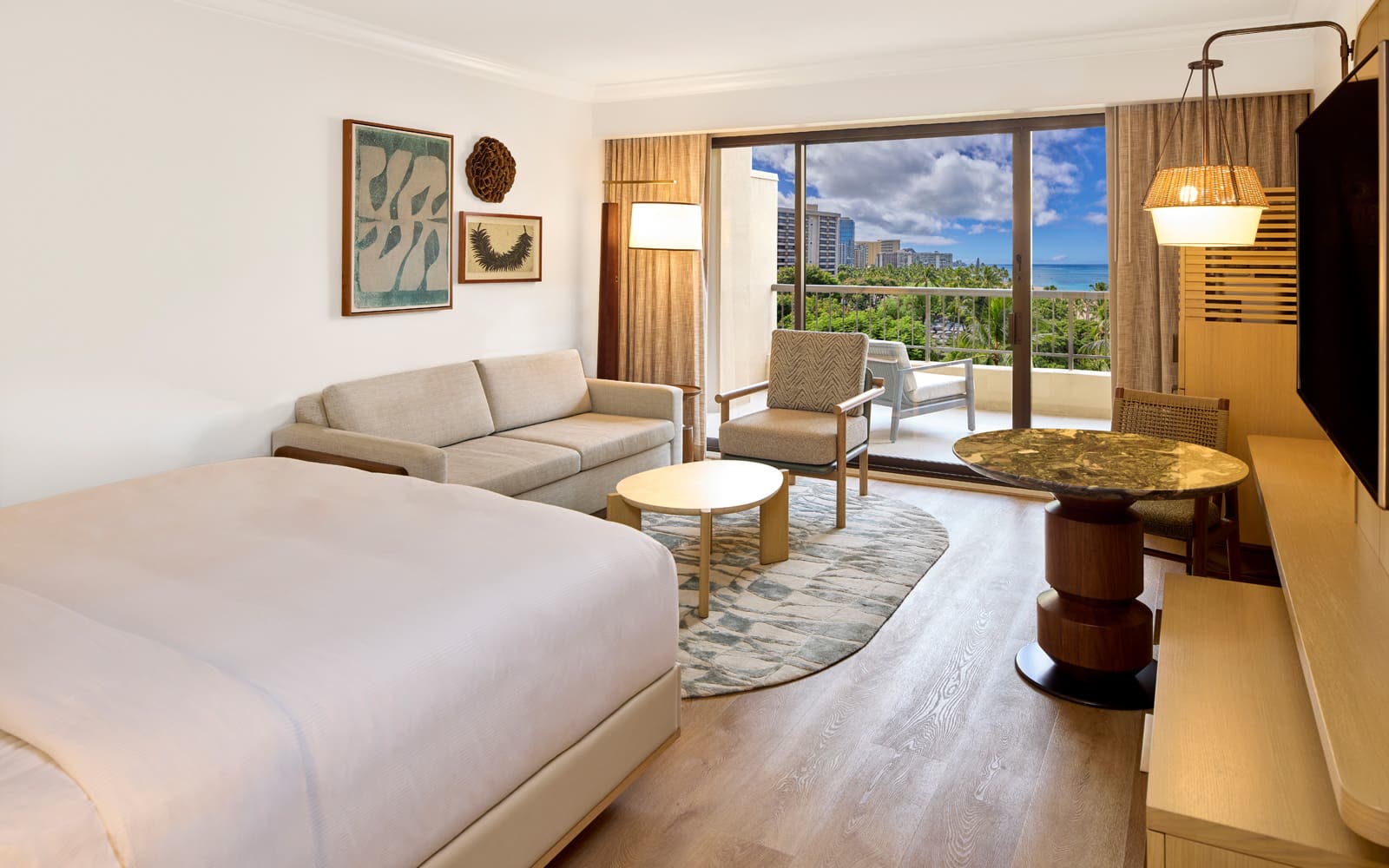 Aliʻi Tower partial ocean view king room