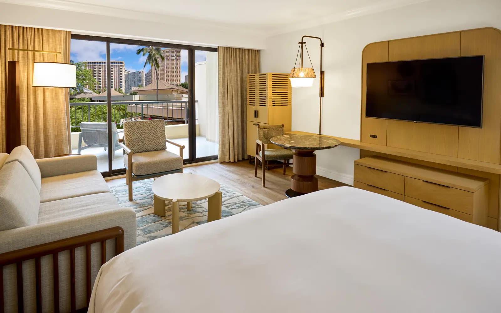 Aliʻi Tower resort view king room