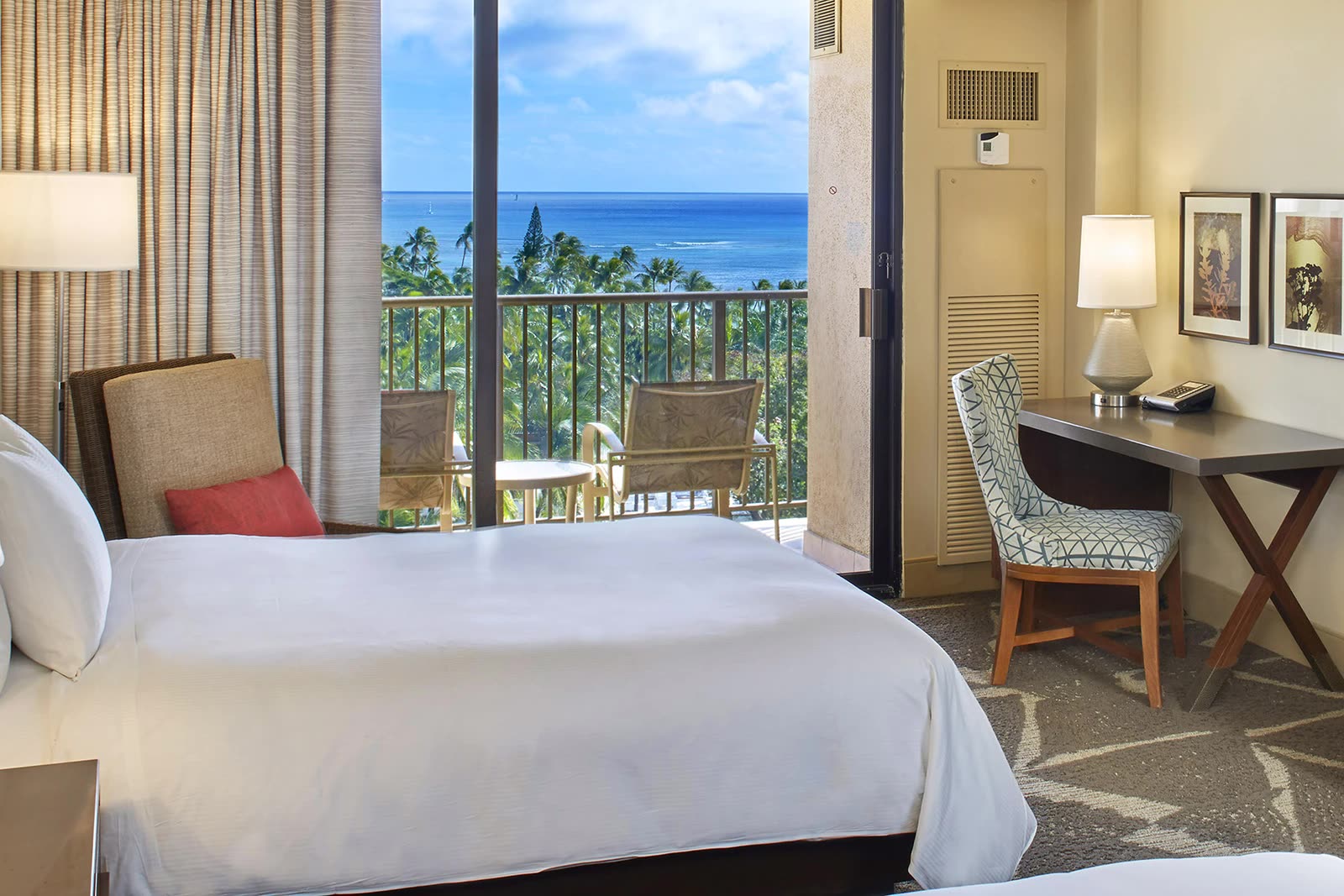 Diamond Head Tower ocean view room with two double beds at Hilton Hawaiian Village