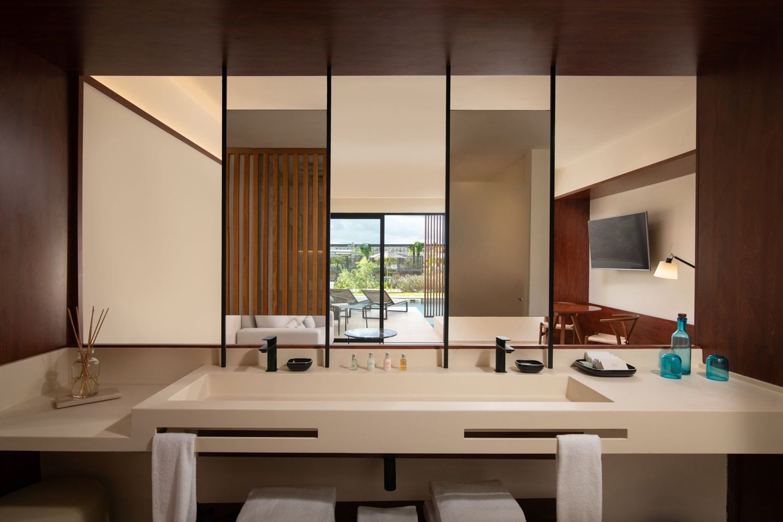 Aqua Junior Suite bathroom with Molton Brown amenities