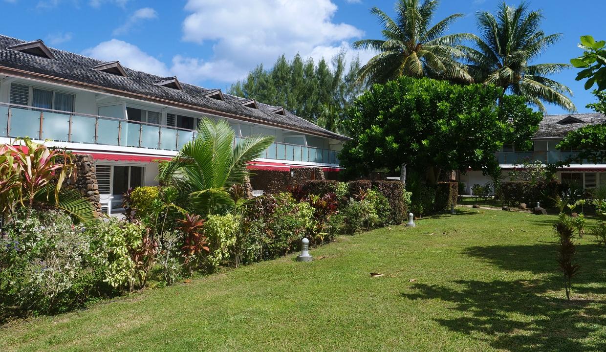 Garden Suite living area at Residence Moorea Sunset Beach