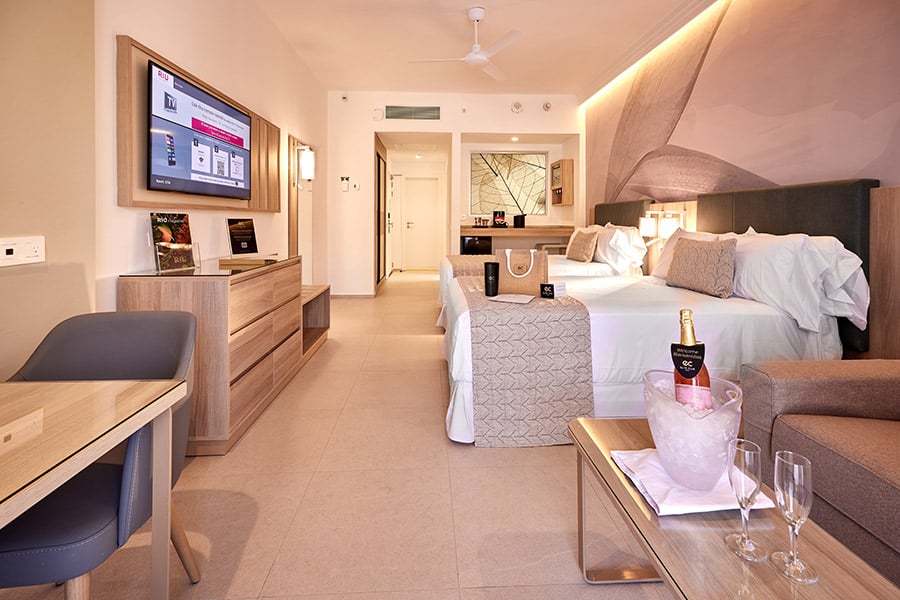 Swim Up Junior Suite Deluxe Elite Club sitting area at Riu Palace Macao