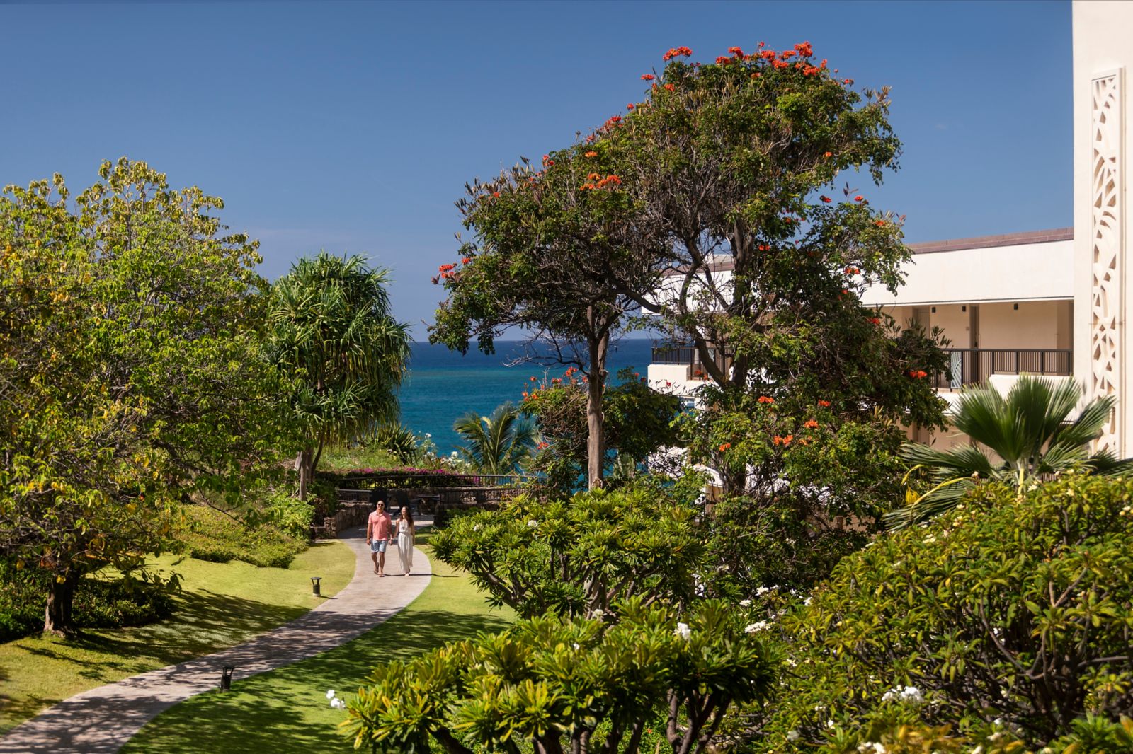 Garden and ocean setting outside Sheraton Maui family suites